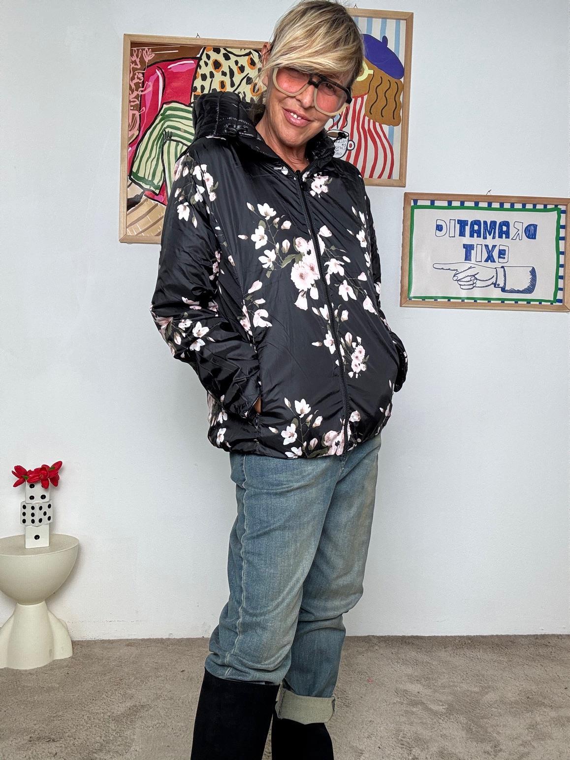 DEJA VU - Piumino 100 gr reversibile  Fantasia floreale e nero basic A25SO602/ NERO DEJA VU 