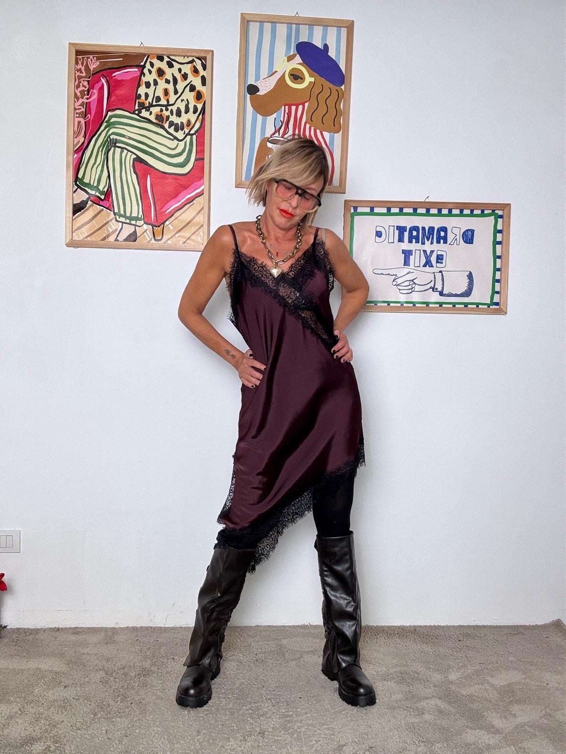 DEJA VU - Abito over con pizzo  Femminilità rilassata & spirito rock vino A25IS705/ VINO DEJA VU 