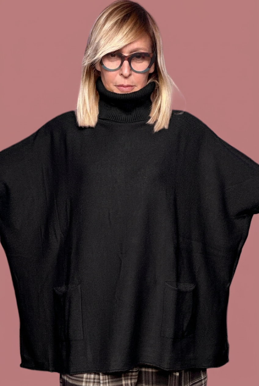 Maglia extra over con collo alto e bottoni dietro
