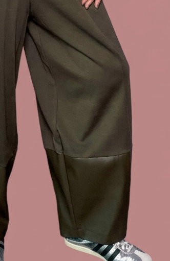 Pantalone ampio in punto Milano con fondo in ecopelle