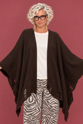Poncho nero aperto in maglia con dettagli traforati