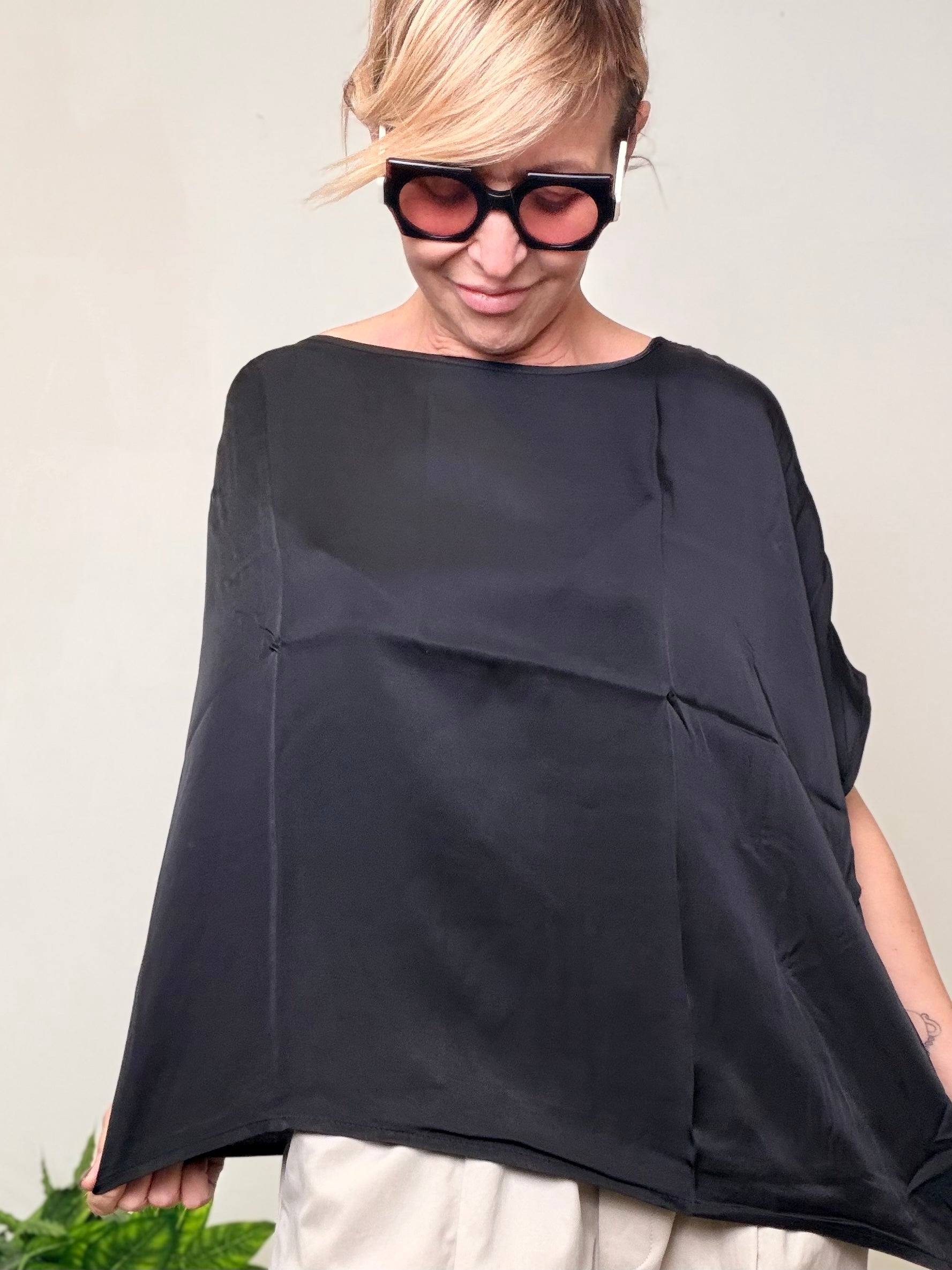 Top Asimmetrico in viscosa con Maniche Kimono