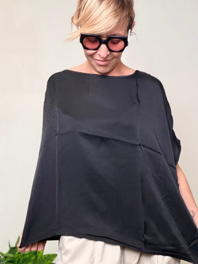 Top Asimmetrico in viscosa con Maniche Kimono