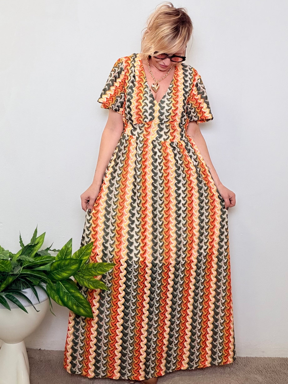 Abito Lungo con Stampa Geometrica e Schiena Scoperta