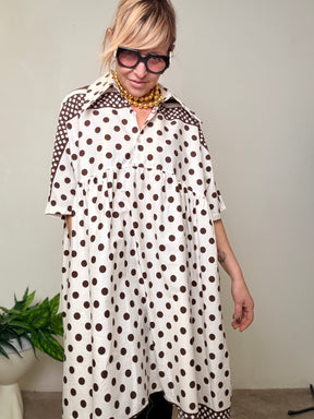 Abito Camicia Oversize a Pois con Dettagli a Contrasto