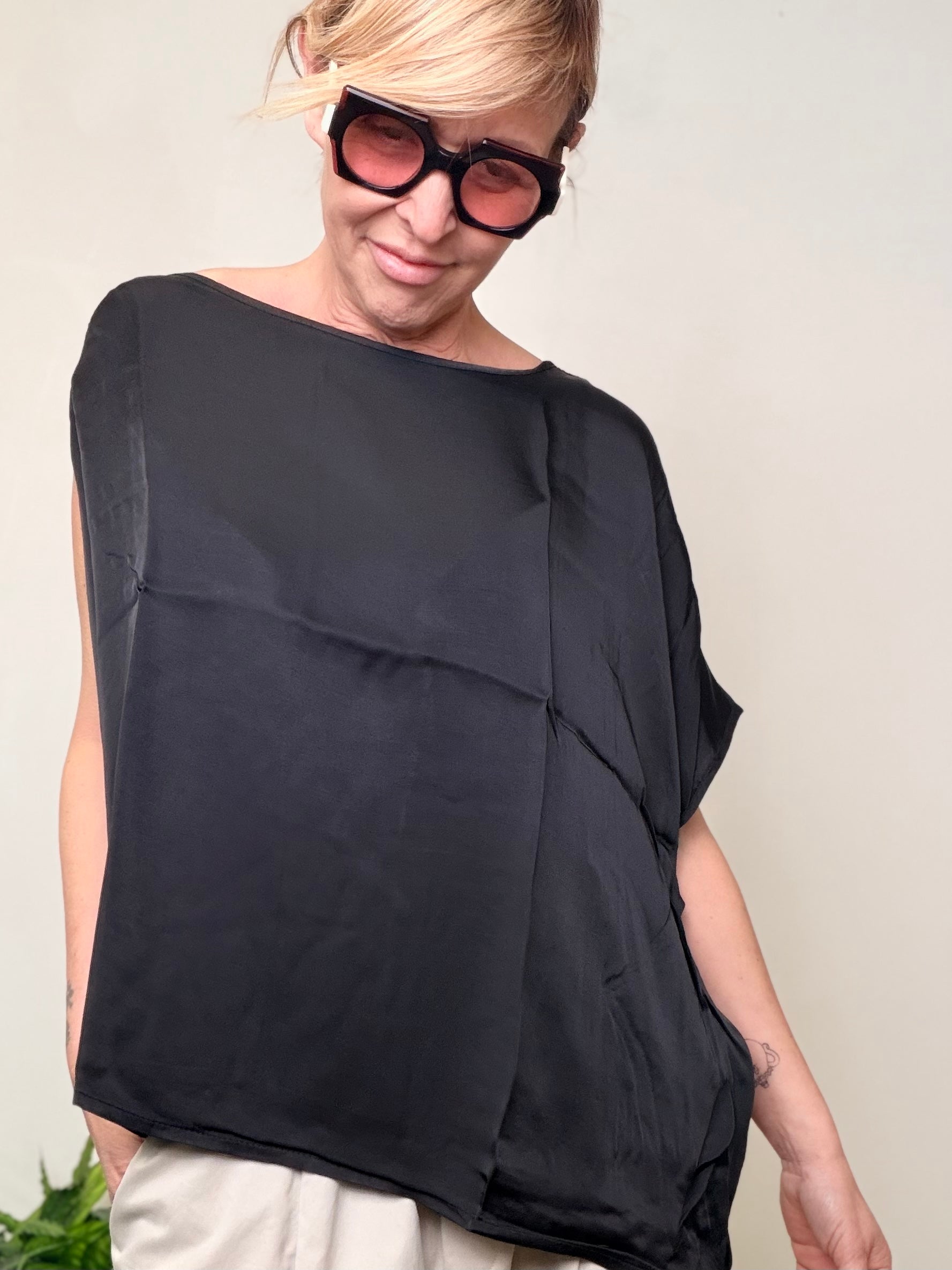 Top Asimmetrico in viscosa con Maniche Kimono